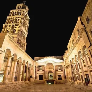 Apartment Art Center, Split