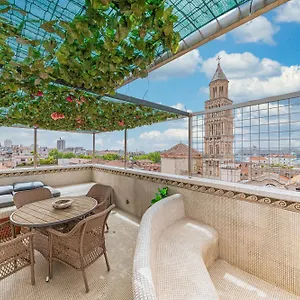 Apartment Augubio Penthouse, Split